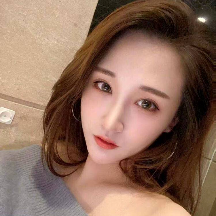 眯眯眼拾忆导师的照片