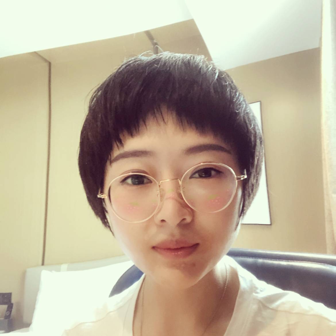 蓝莓回眸妩媚的照片