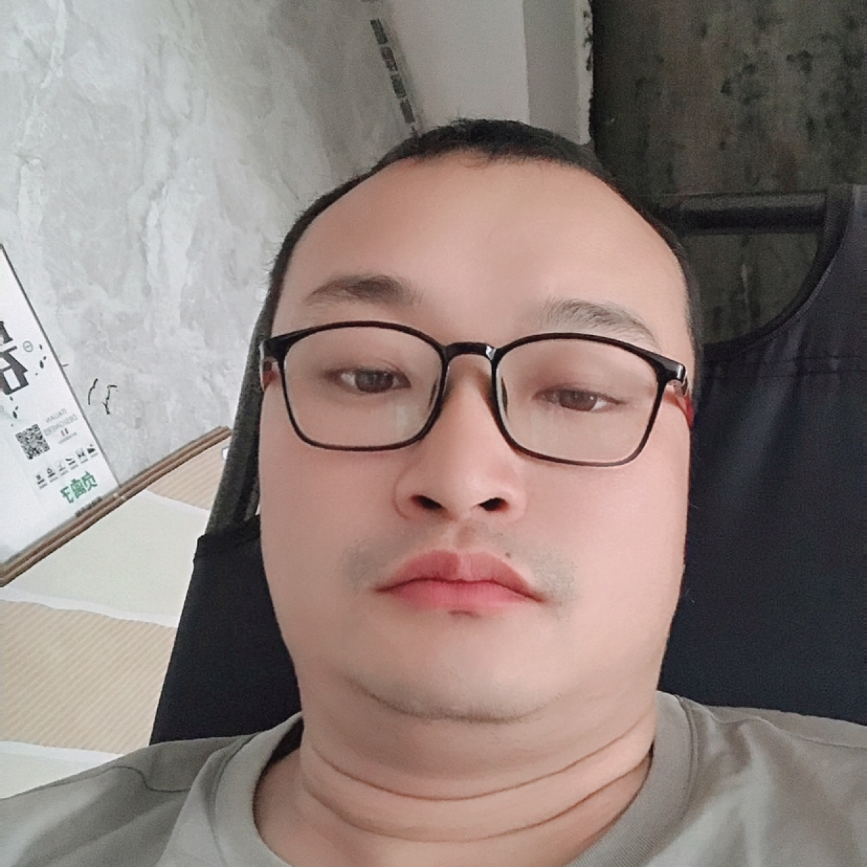 眼神拿欢喜的照片