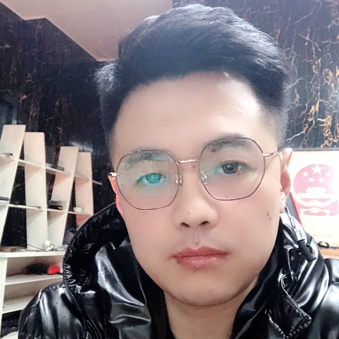 眯眯眼有醉梦的照片