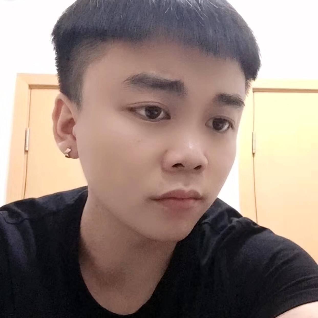 唉找女友的照片