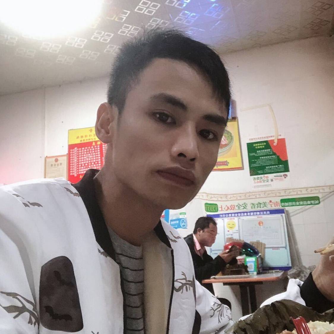 我也不懂我爱谁的照片