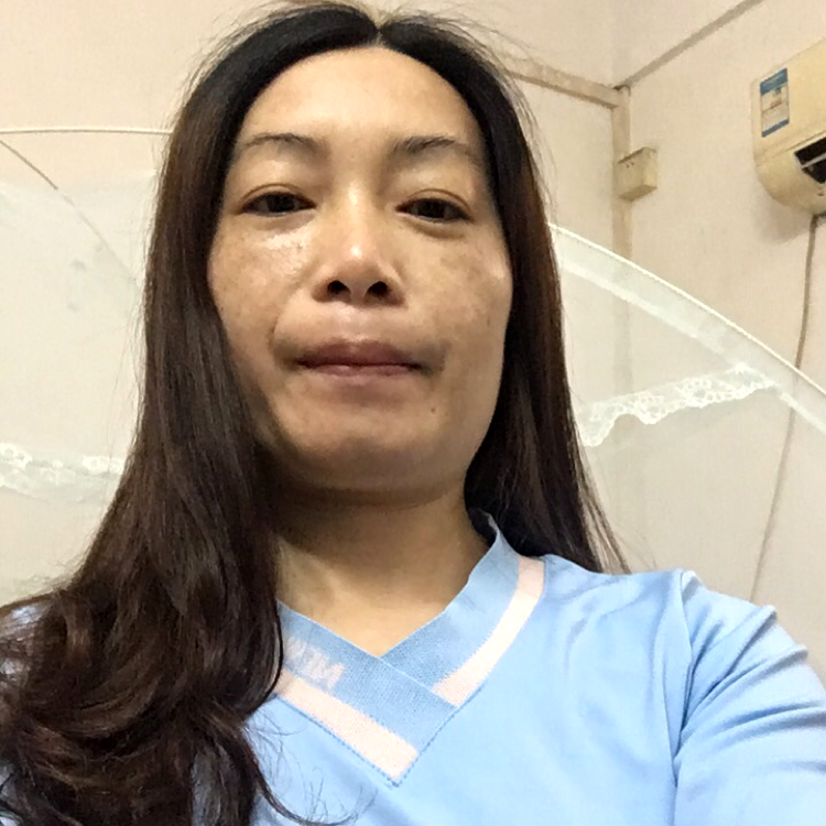 初妆粗犷的照片