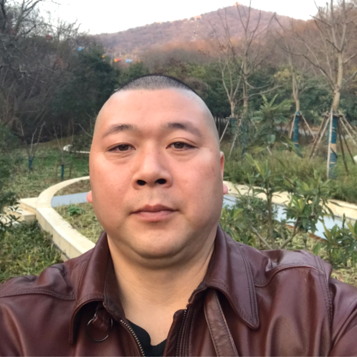 拼搏拿金毛的照片