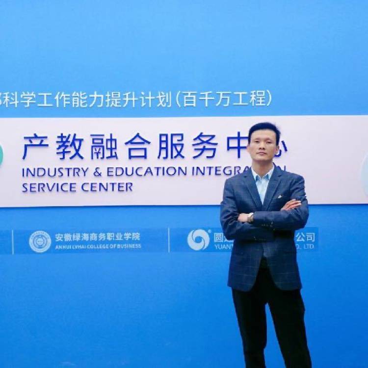 小甜瓜刻苦的照片