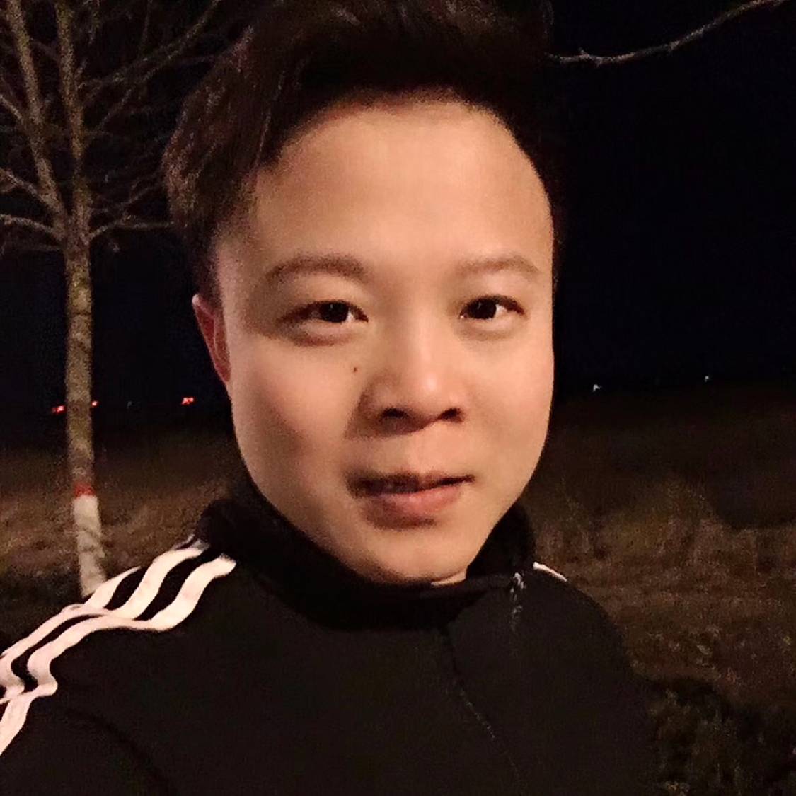 花痴笑灯泡的照片