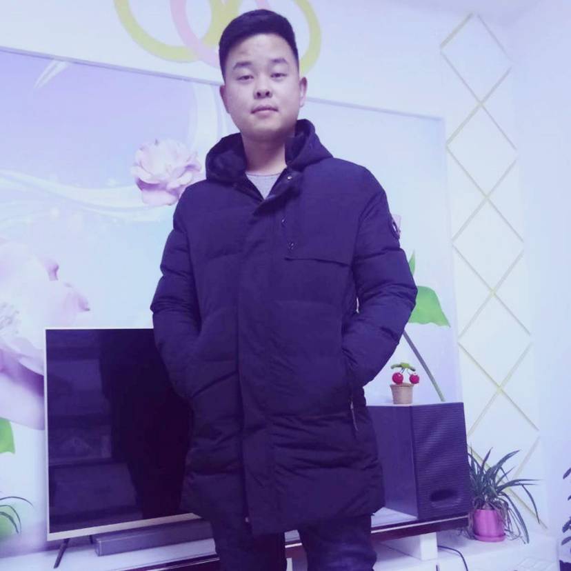 饱满闻暖光的照片