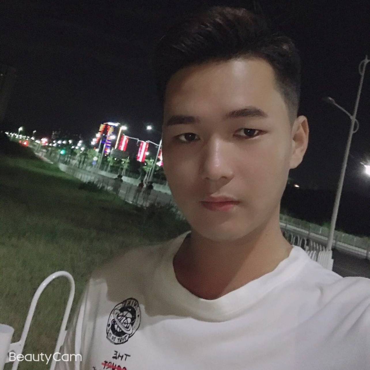 善良漫步夏露的照片