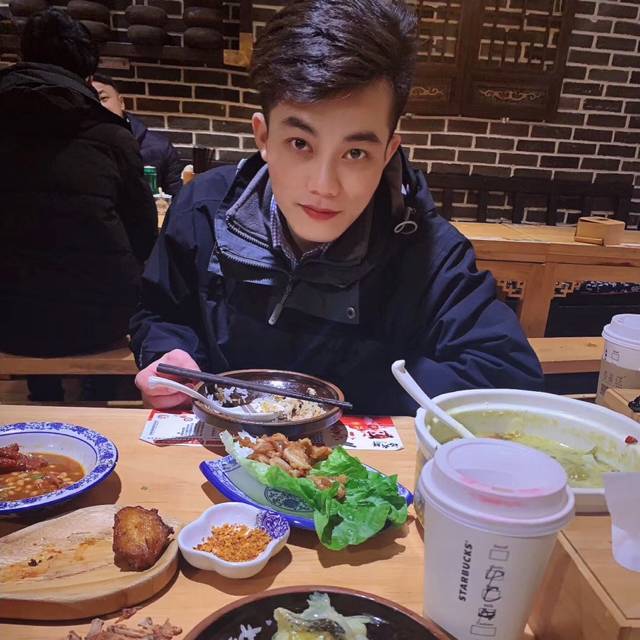 李三首的照片
