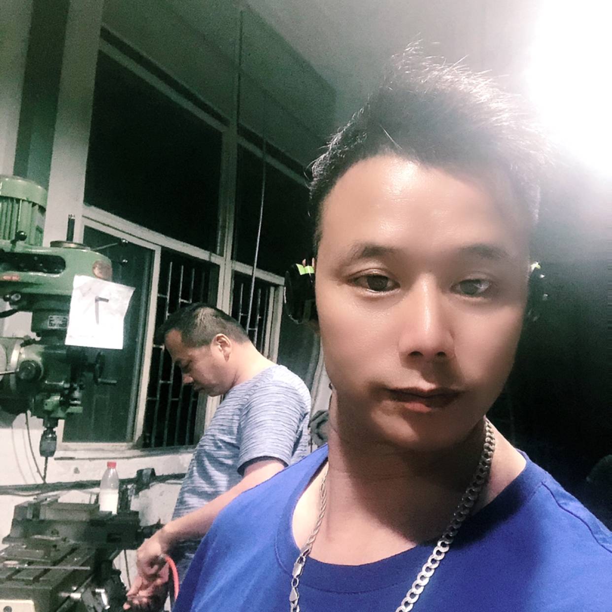 贪玩深拥乌冬面的照片
