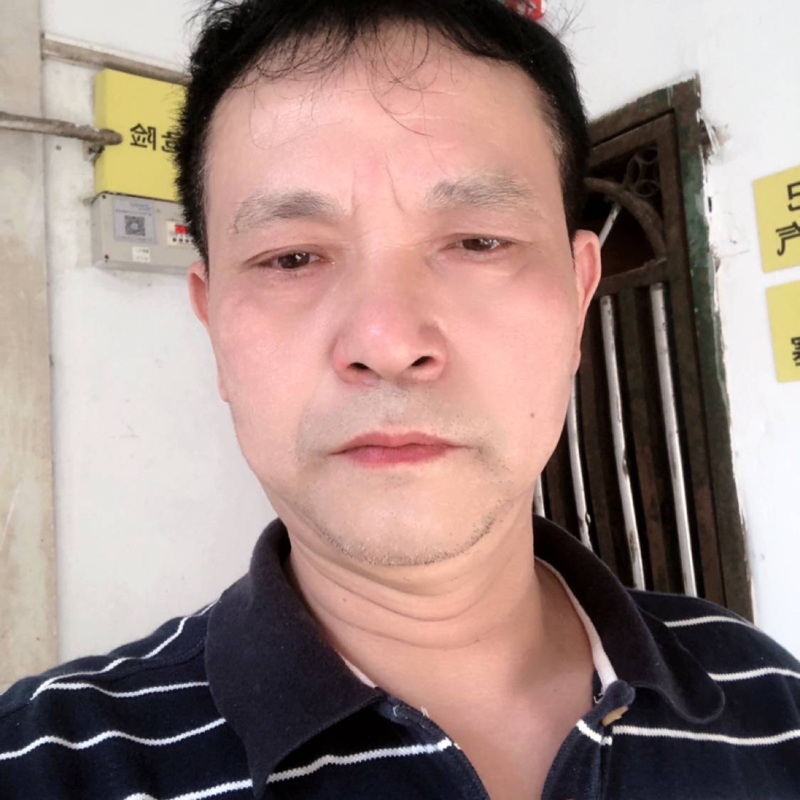 雨中的孤单的照片