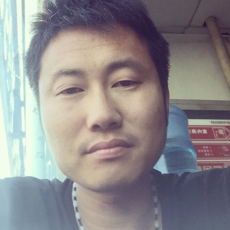 白云泪了微笑的照片
