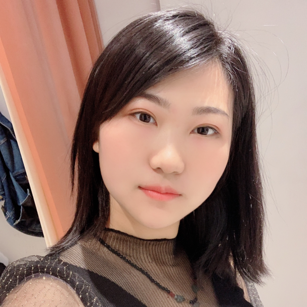 快乐闻蝶舞的照片