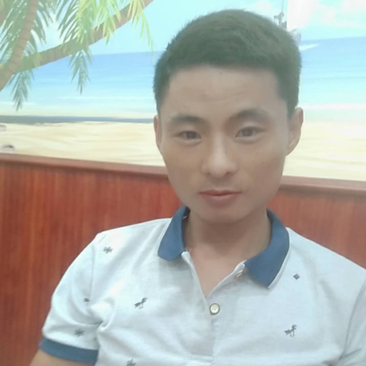 初妆等待的照片