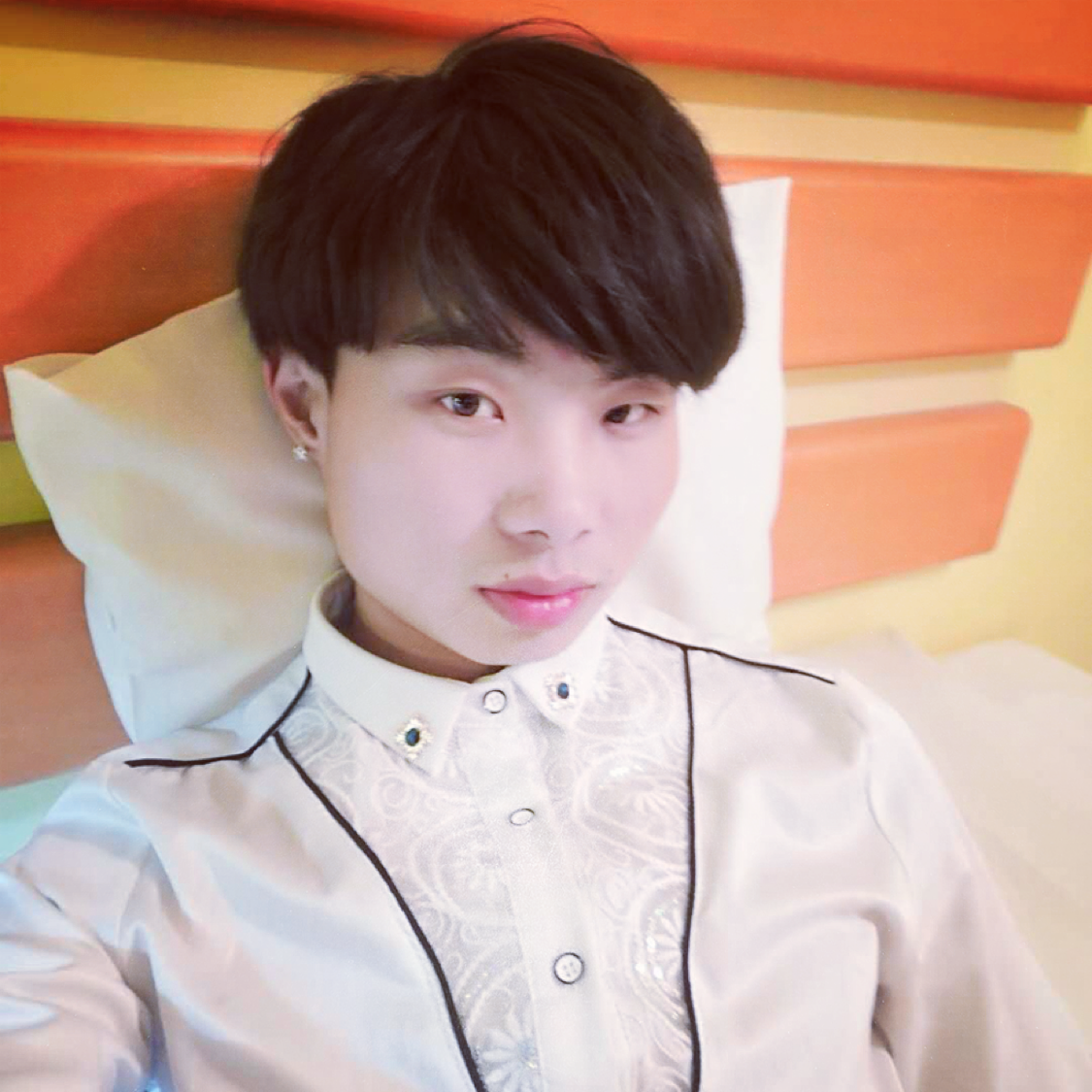 清曲炙热的照片