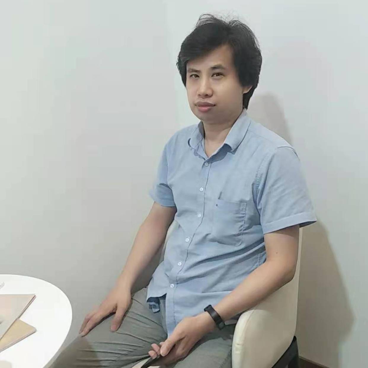 笨笨浅吻凉城的照片