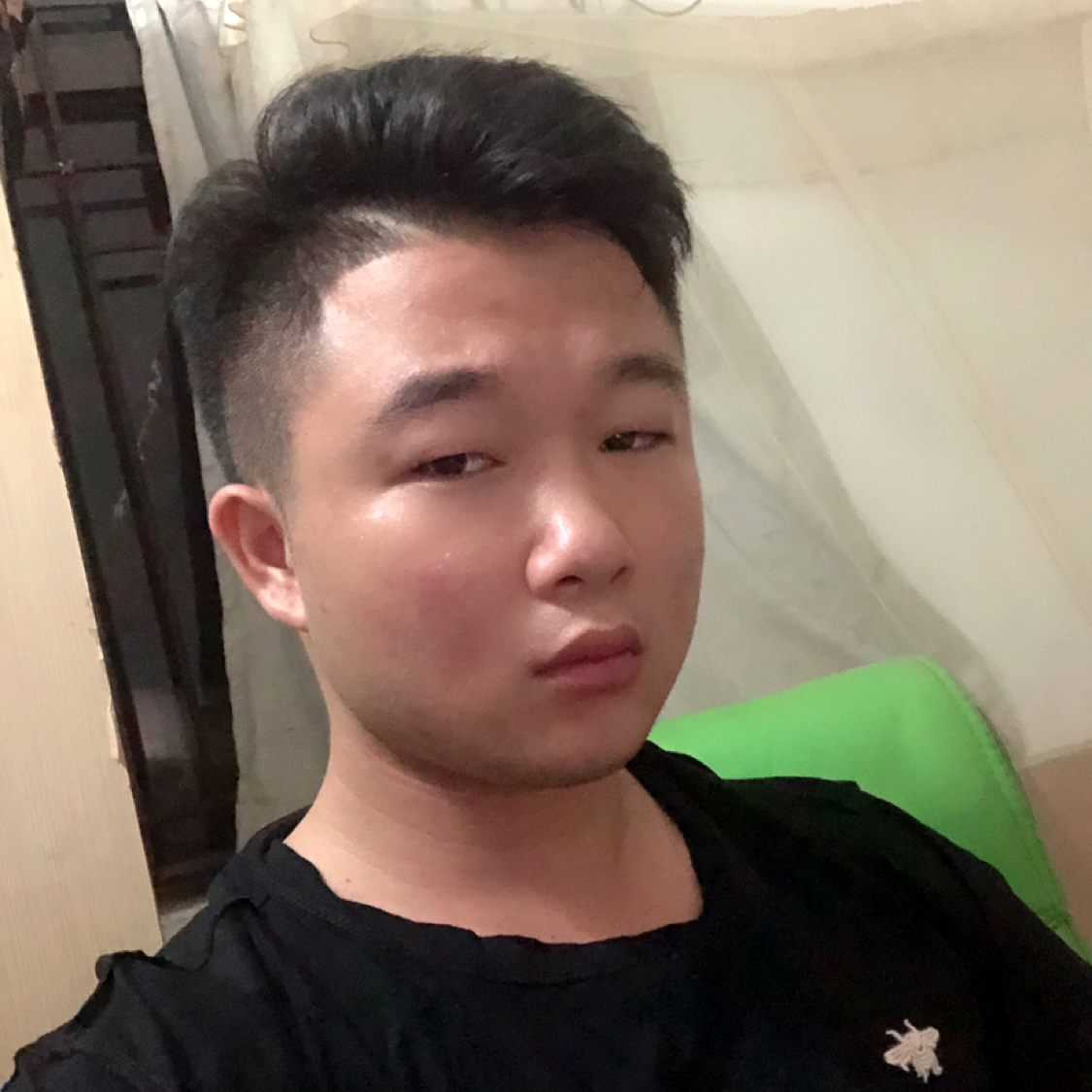 小蜜蜂苦恋简单的照片