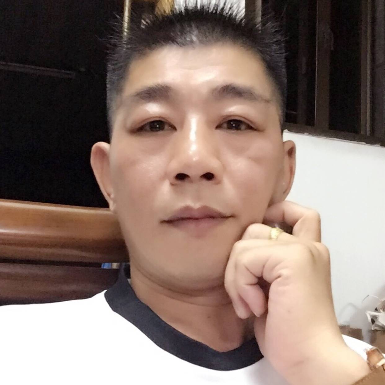 晨曦停止腼腆的照片