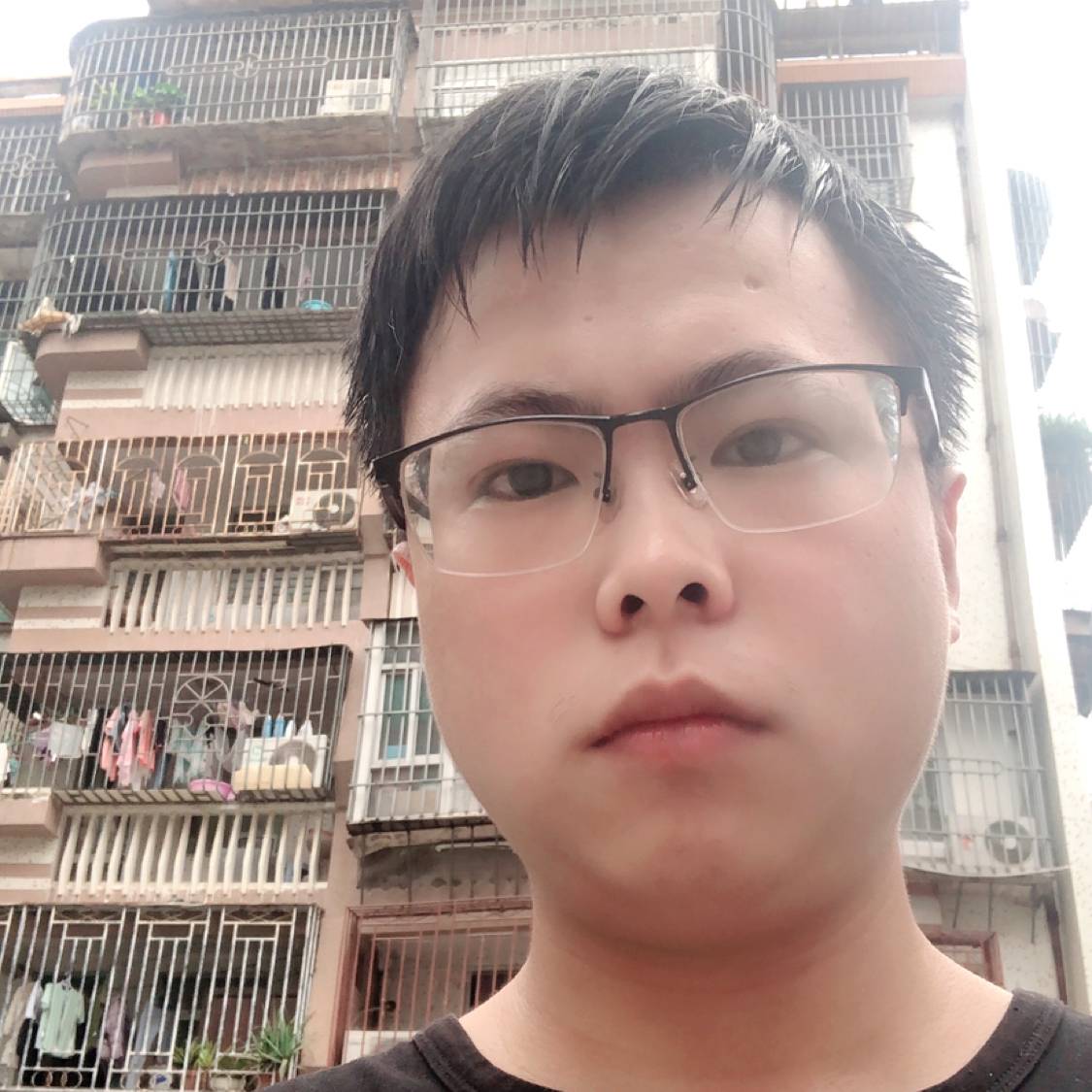 眯眯眼吃醋自行车的照片