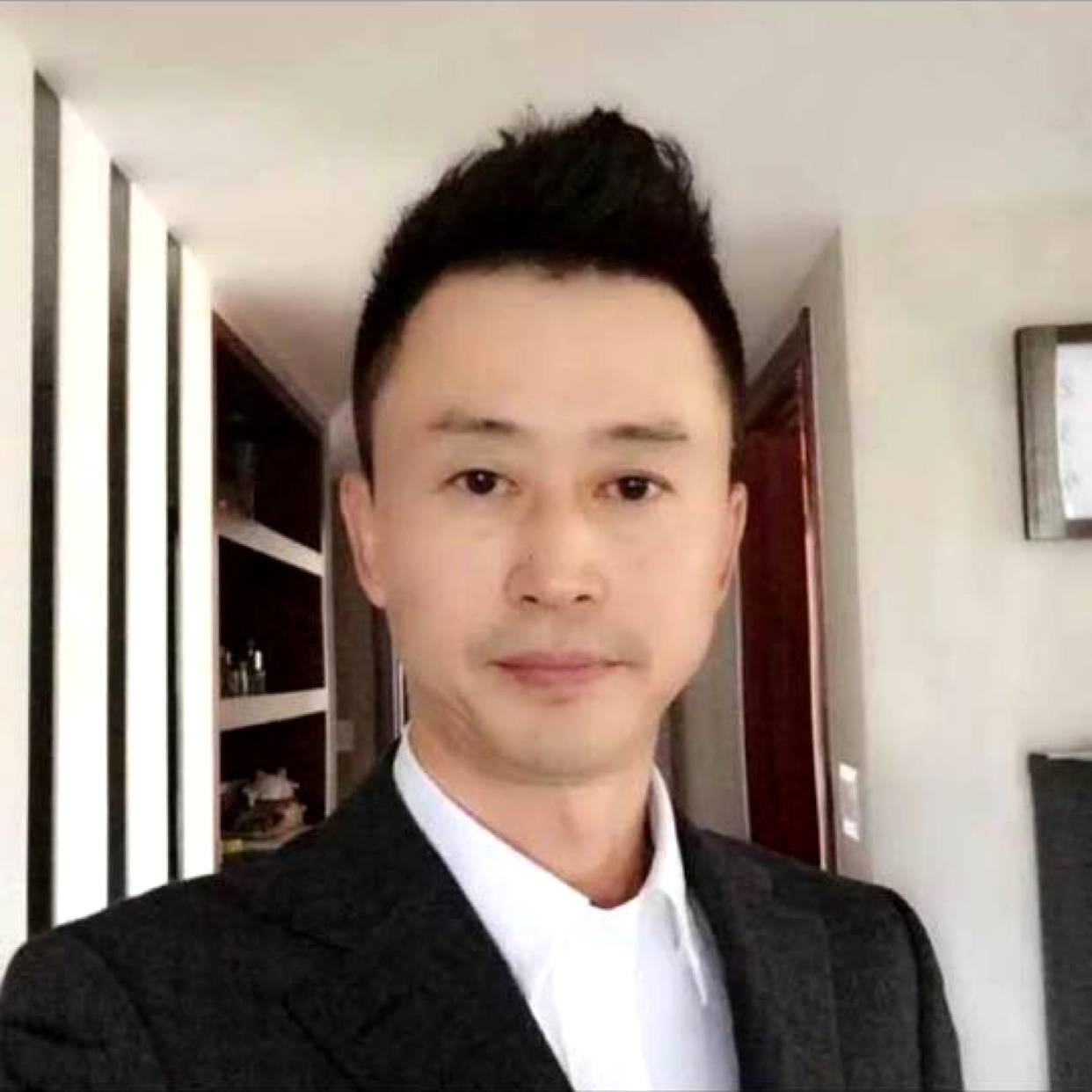 矫情回眸舒荷的照片