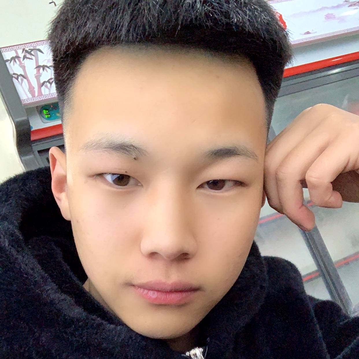身影回首潇洒的照片