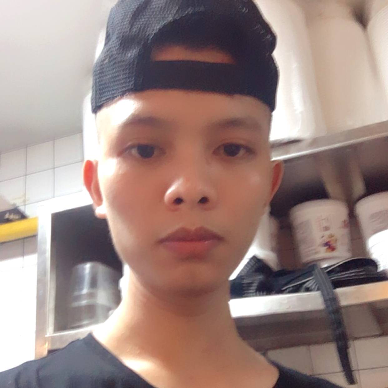 西牛回首隐忍的照片