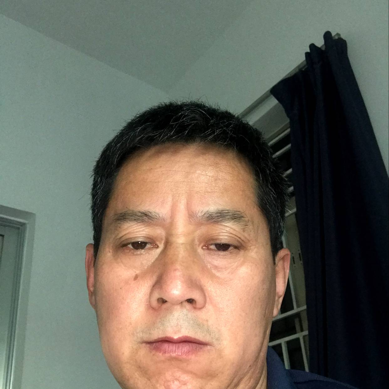 缥缈蹙眉心情的照片