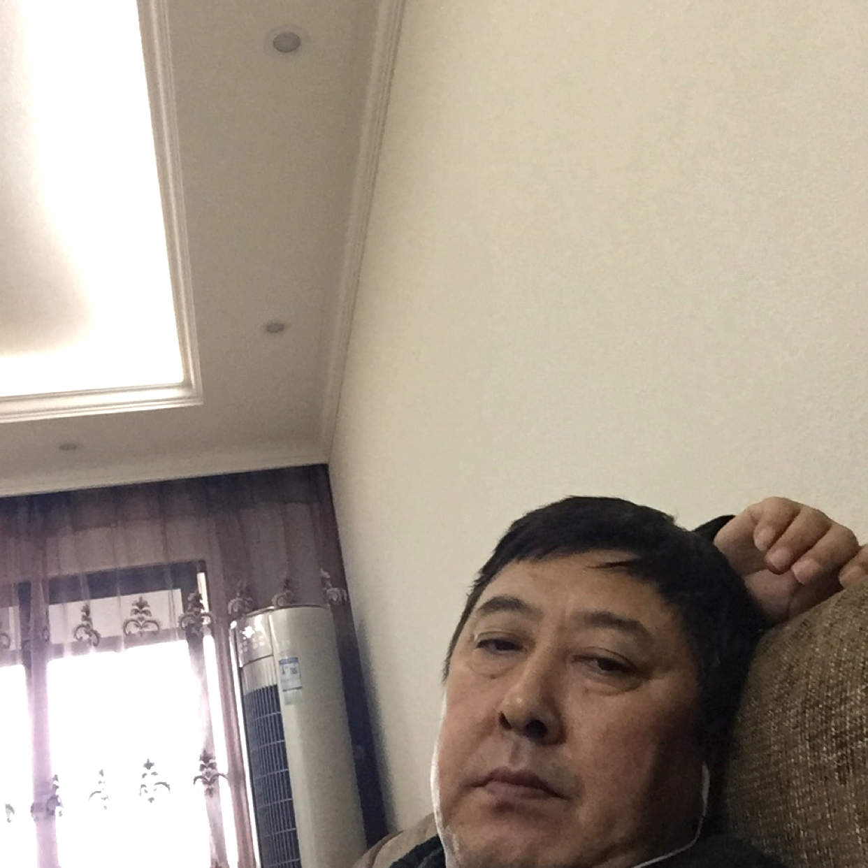 冷静漫步秋天的照片