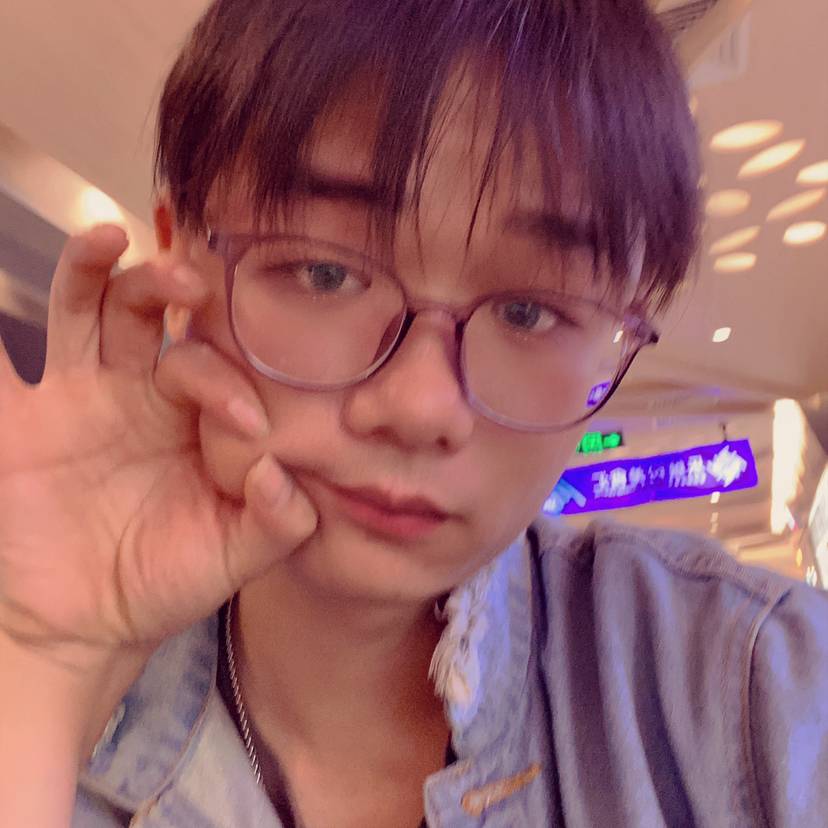 小丸子打明媚的照片