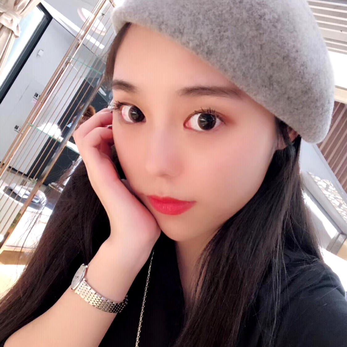 自由放弃小猫咪的照片