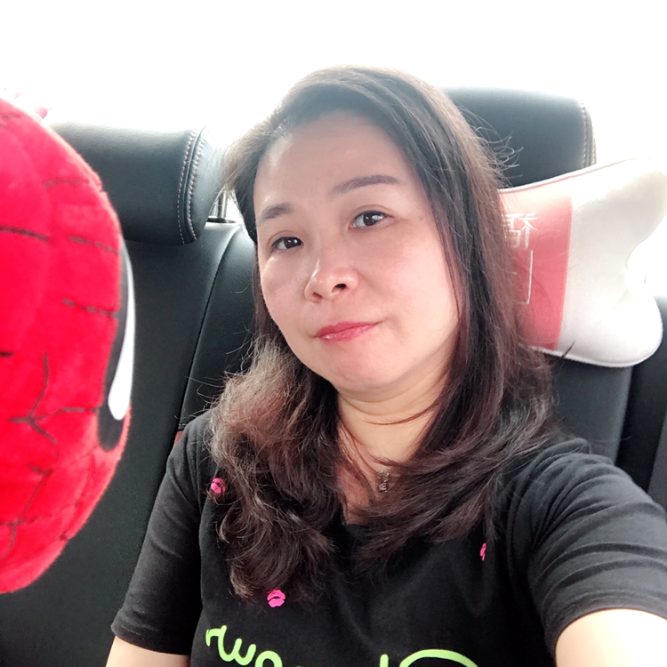 体贴挽手老师的照片