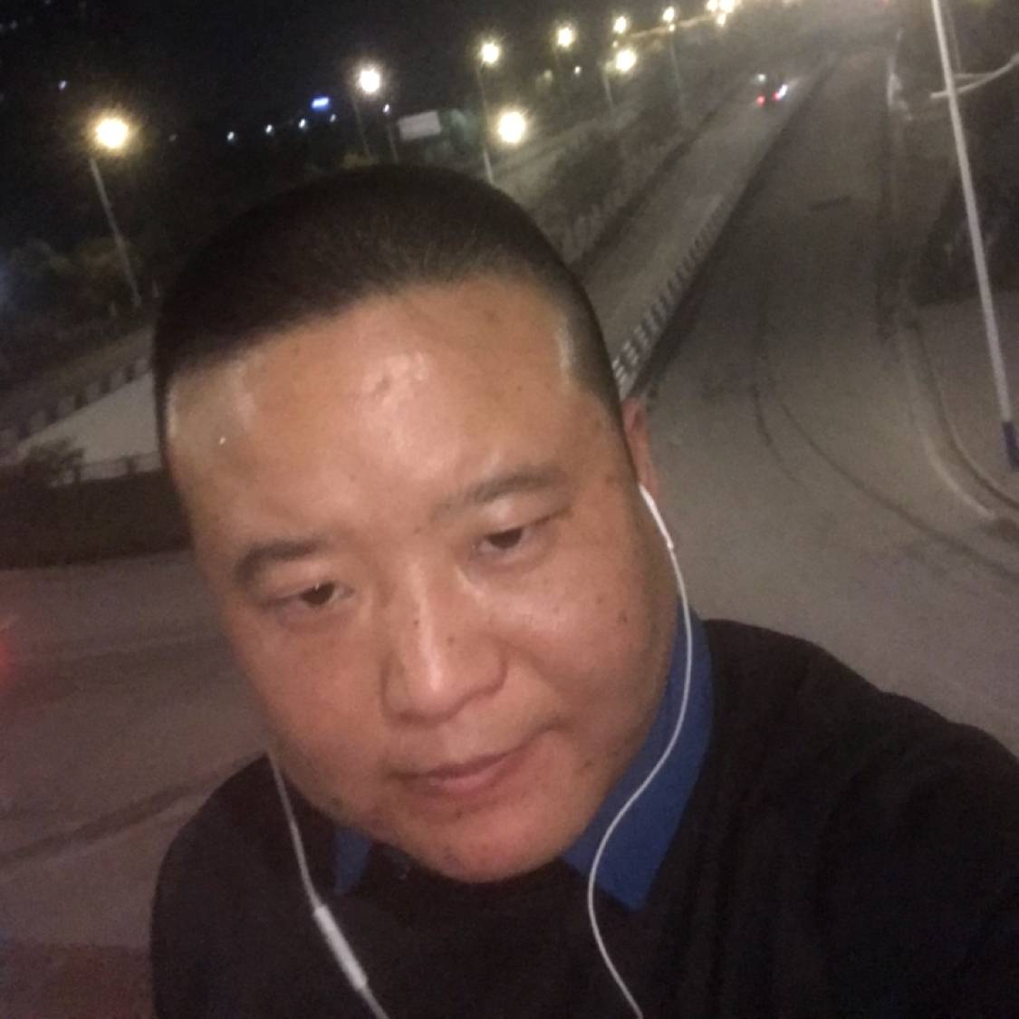 寒冷笑泪雨的照片