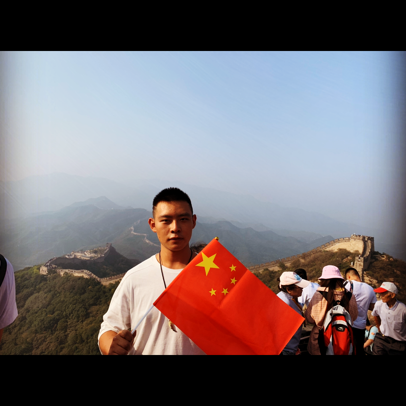 恬静回首大门的照片