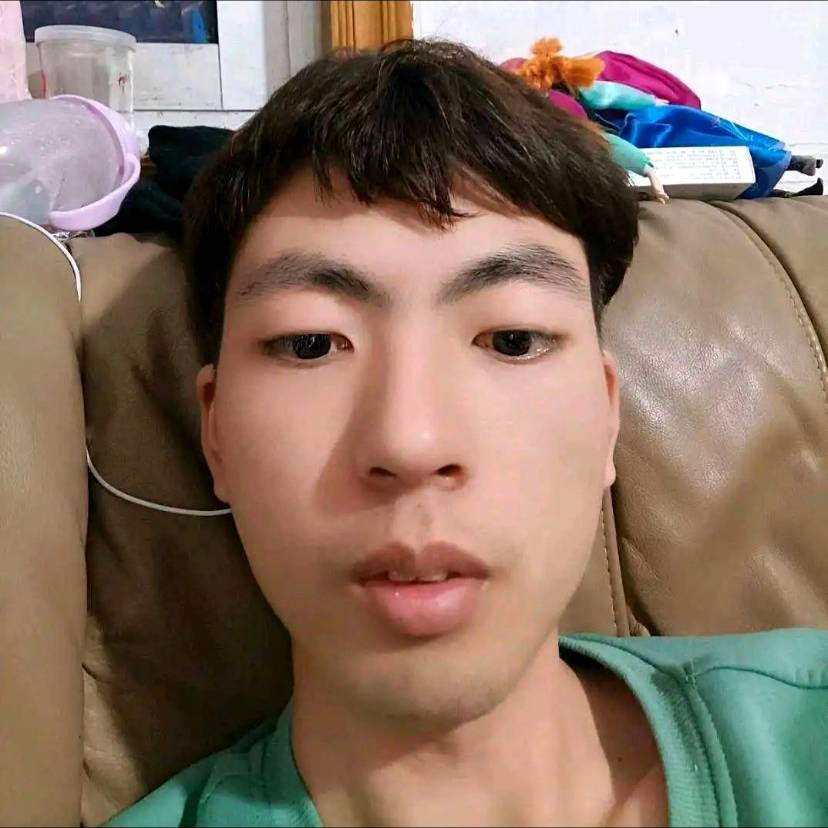 不开心hvgbv的照片