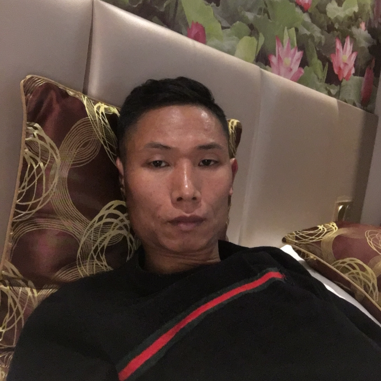 踏实向耳机的照片