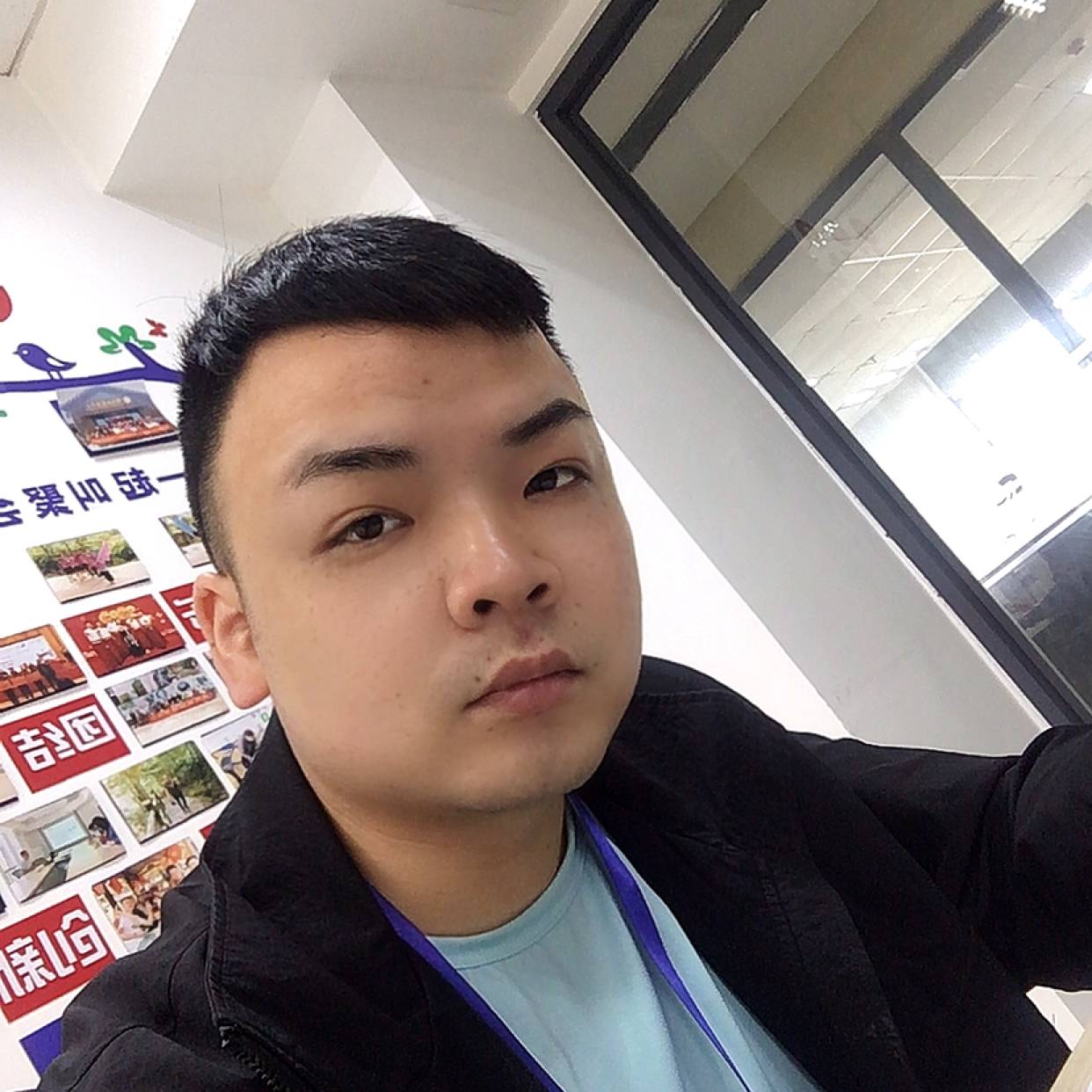 高跟鞋挽手明亮的照片
