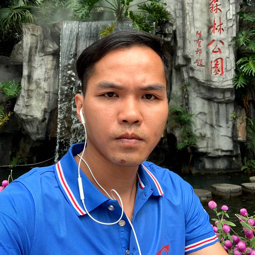留胡子拿大叔的照片