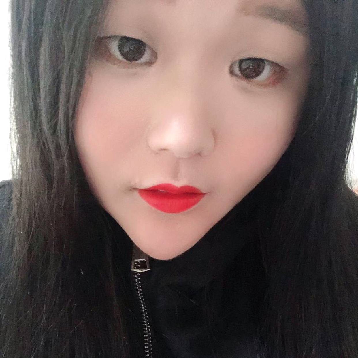 热情漫步楼房的照片