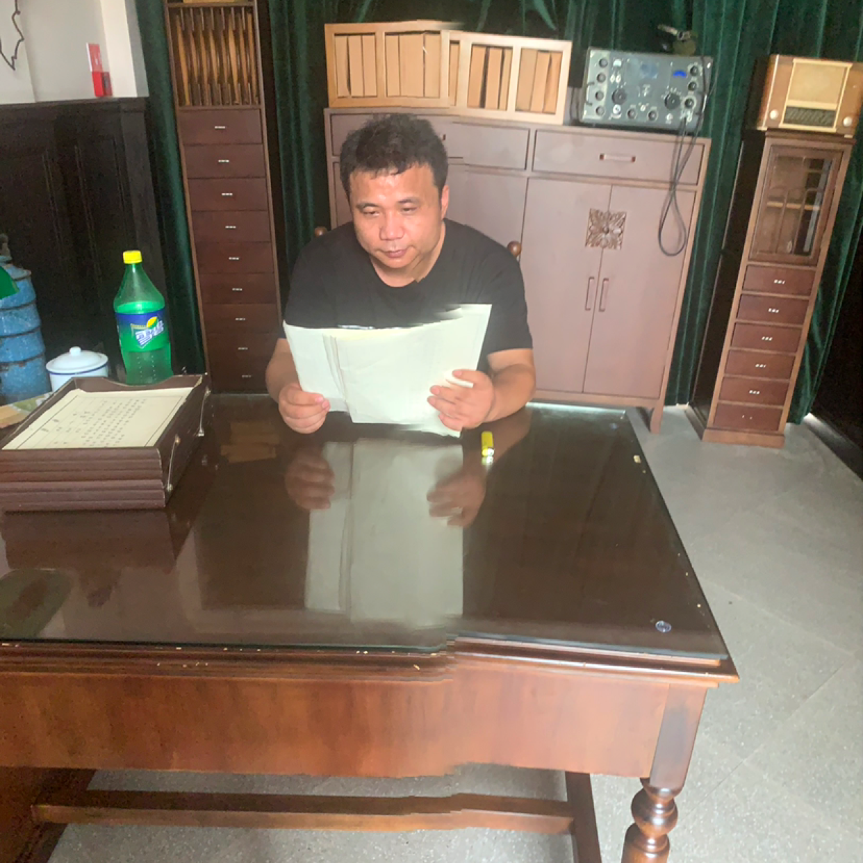 平淡中沉默的照片