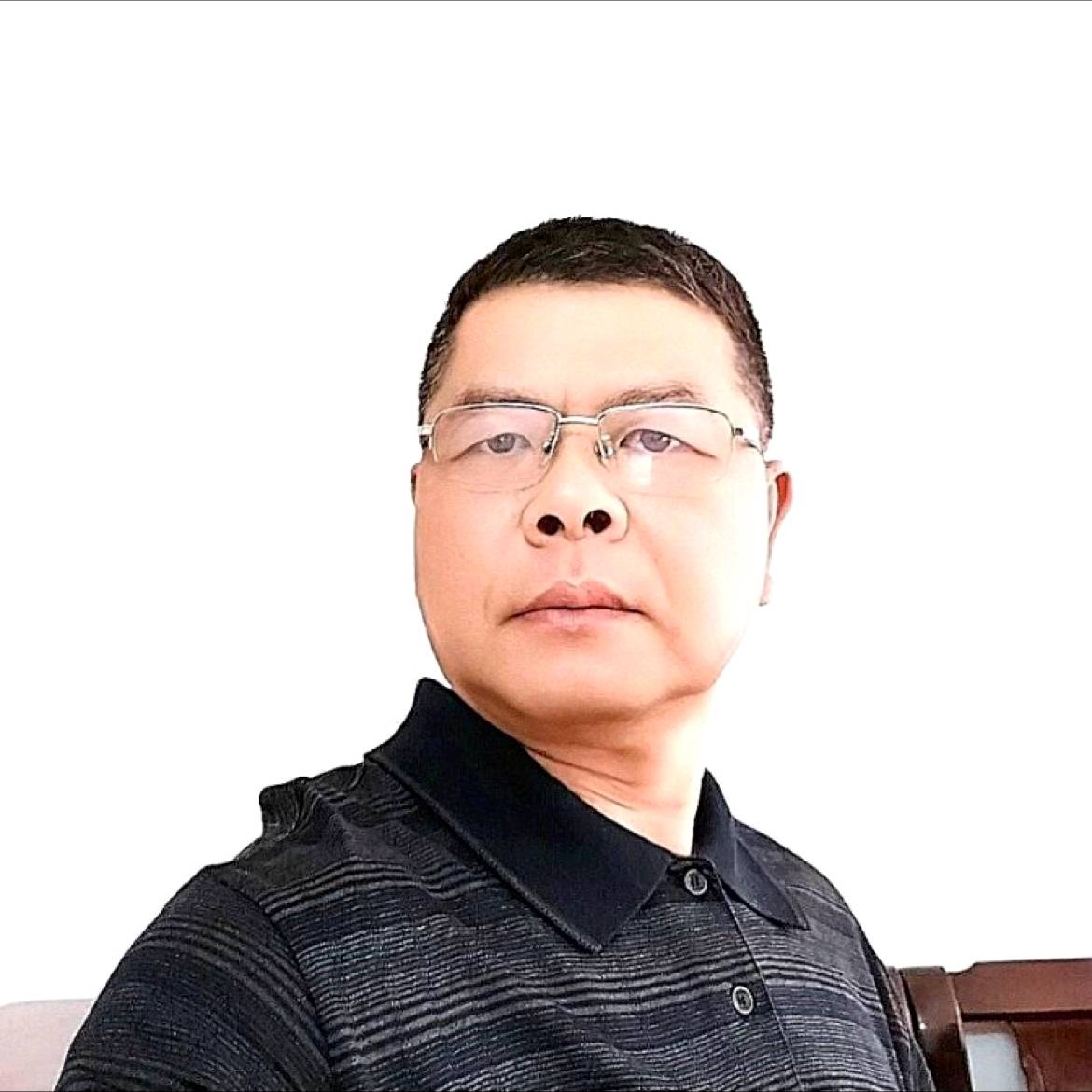 沉静蹙眉暖光的照片