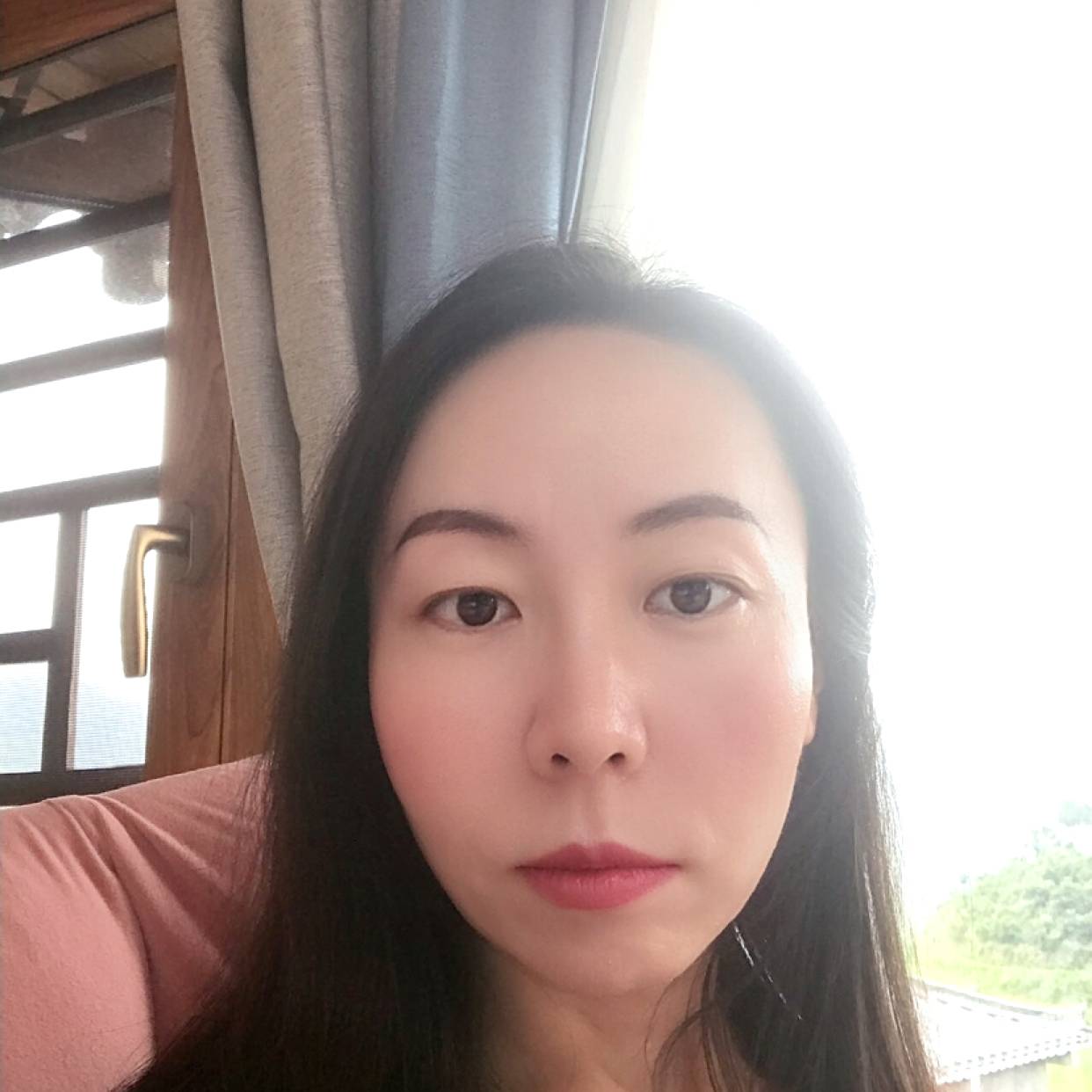 活泼与红酒的照片