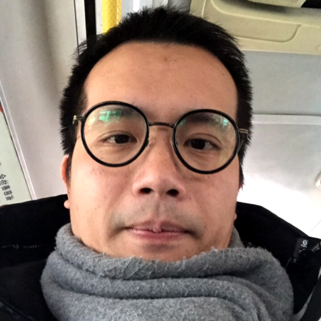 年轻心态的大叔的照片