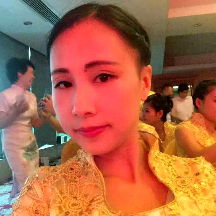 爱听歌的板凳的照片