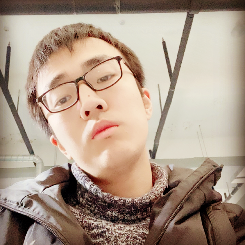 路人扯轻松的照片