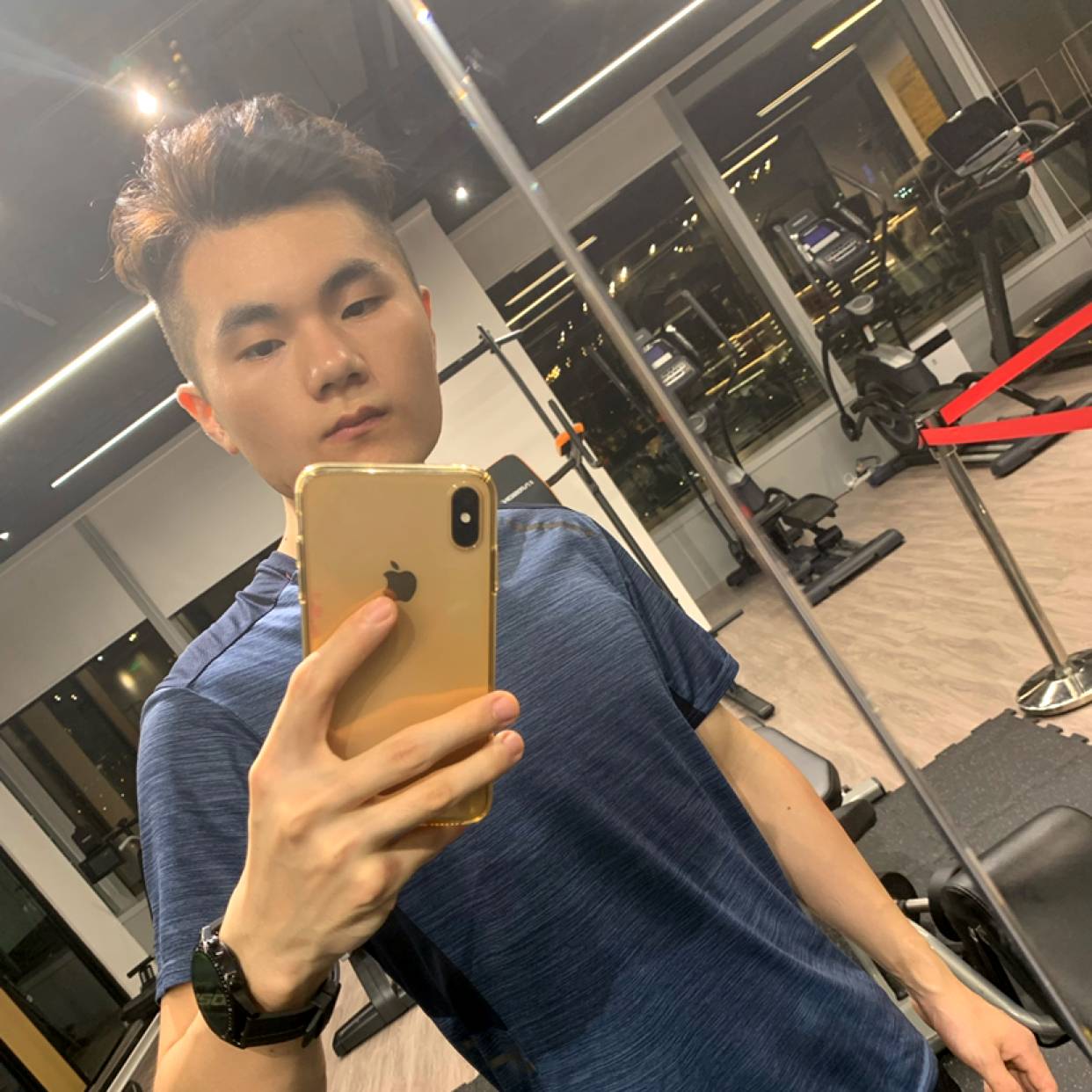 还单身的吃醋小伙的照片