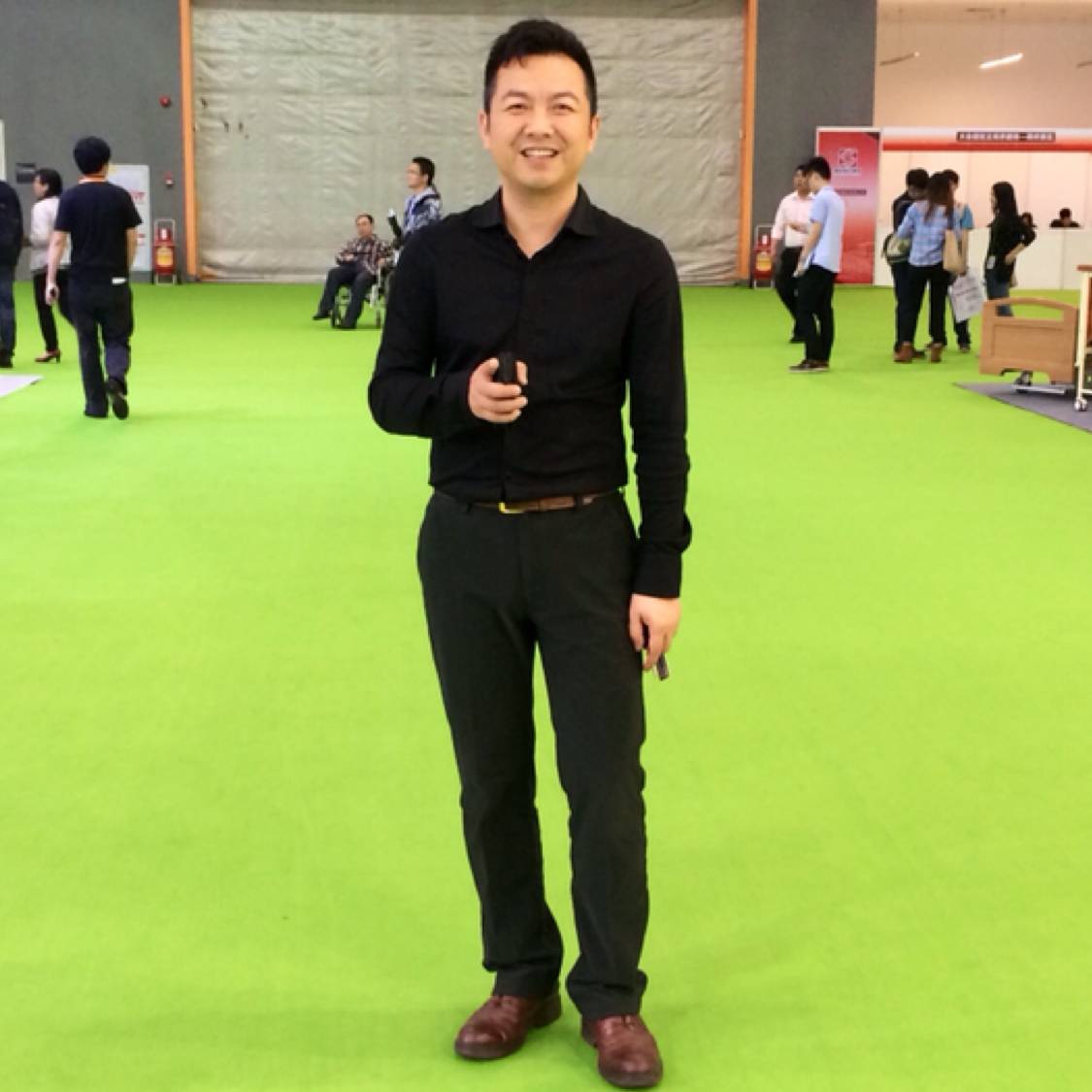 悲凉深拥如梦的照片