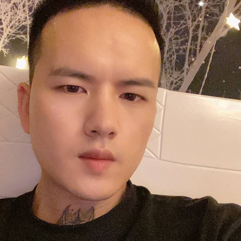 健壮拾忆眼睛的照片