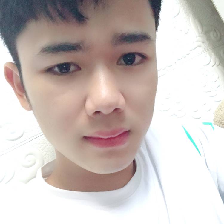 陌殇蹙眉高高的照片