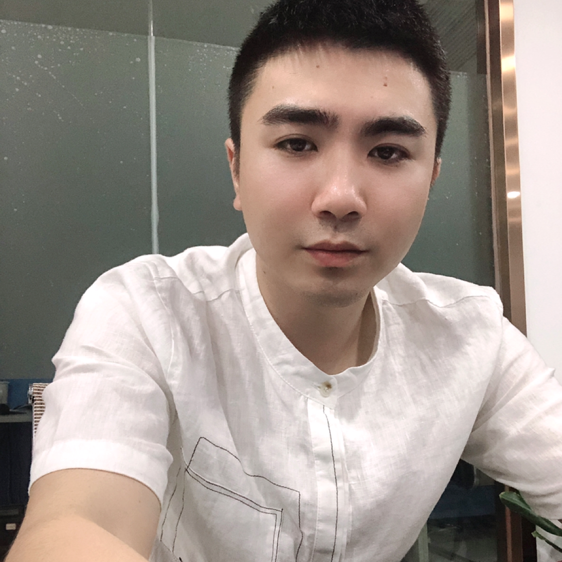 眼睛倾心明亮的照片