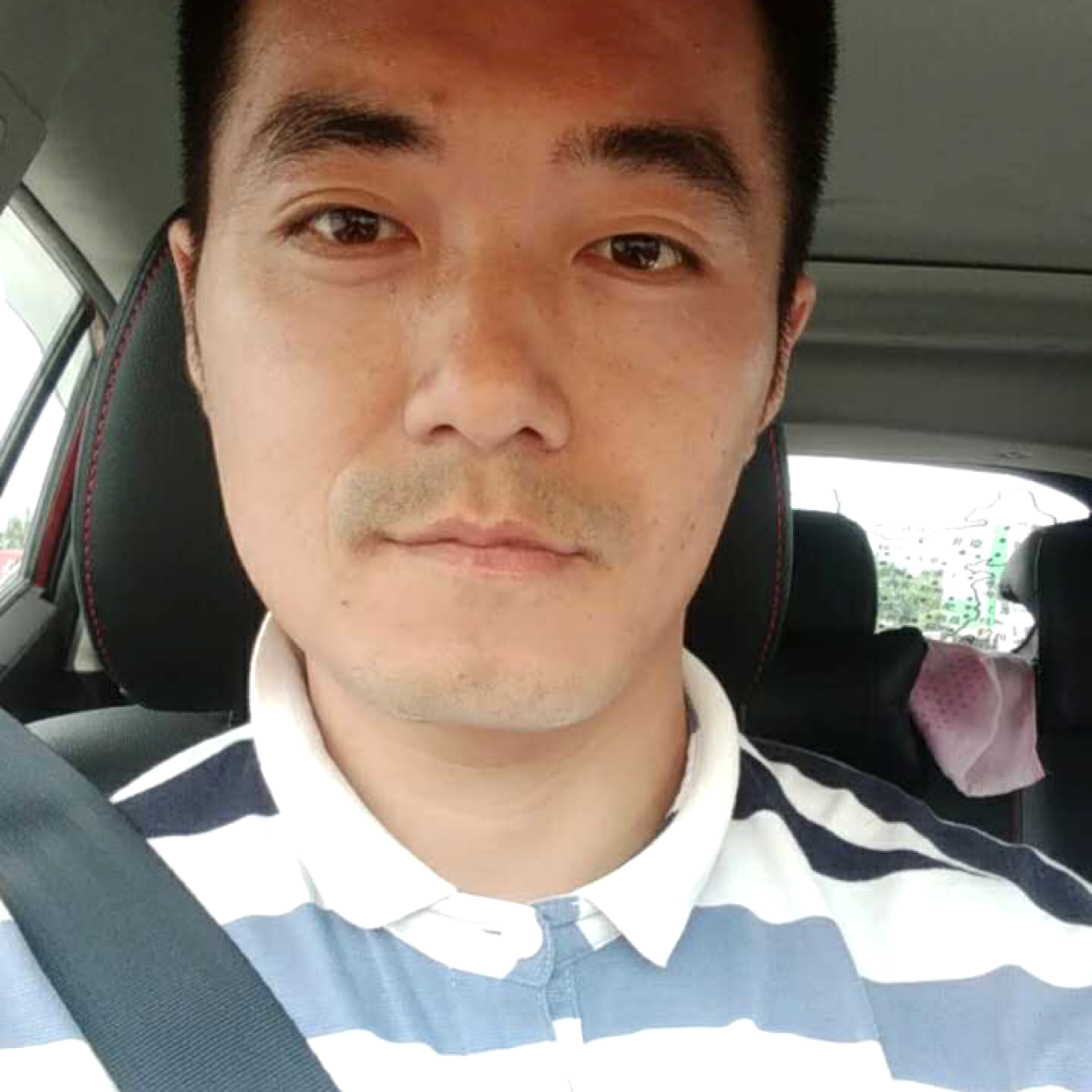 俭朴回首汉堡的照片
